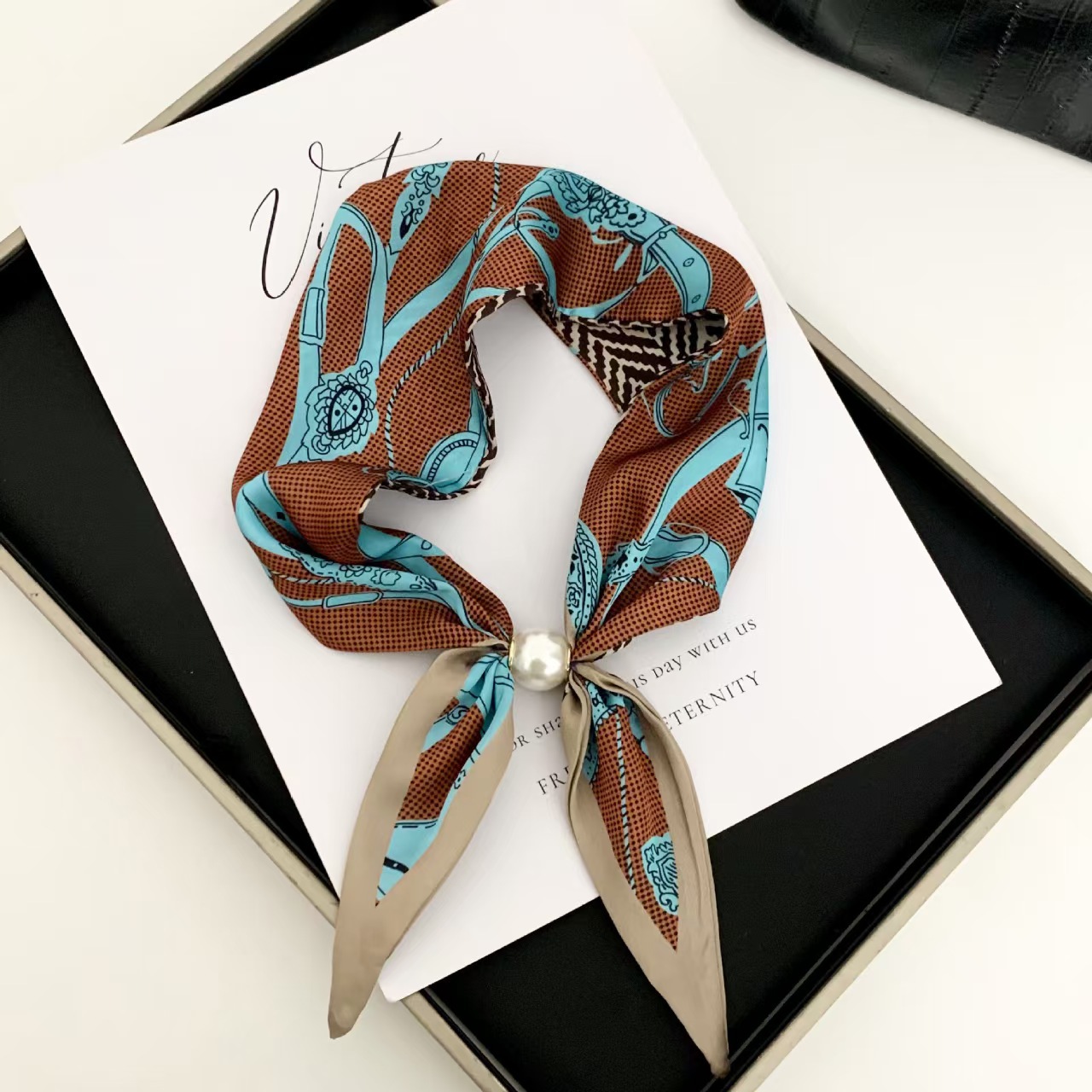 Women'S Korean Accessories - Écharpe magnétique élégante style coréen avec