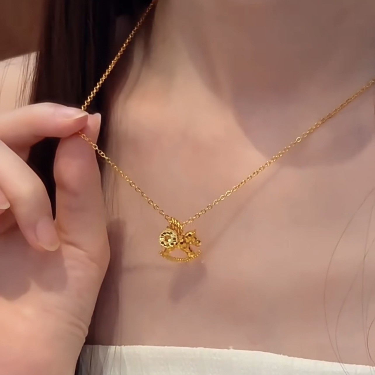 Collier Pendentif Cheval Effet - Coin Necklace Delicate avis et prix