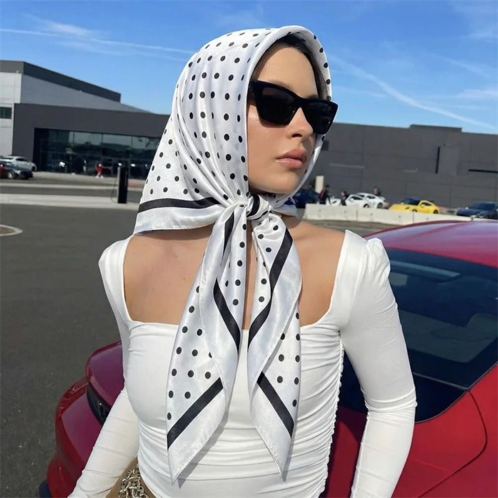 Foulard carré rétro imprimé à  - Women'S Korean Accessories avis et prix