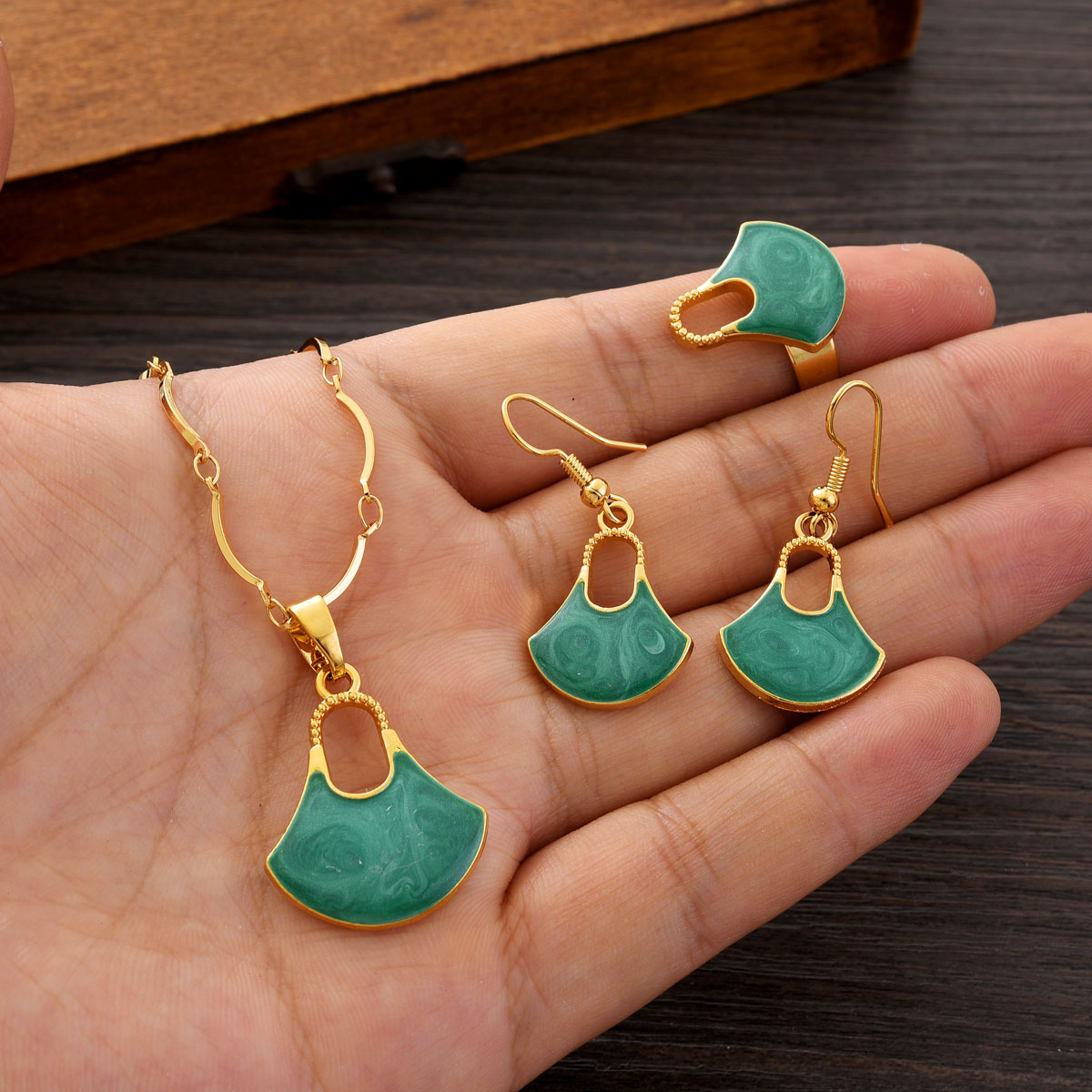 Ensemble de bijoux couleur or  - Women Accessories Png avis et prix