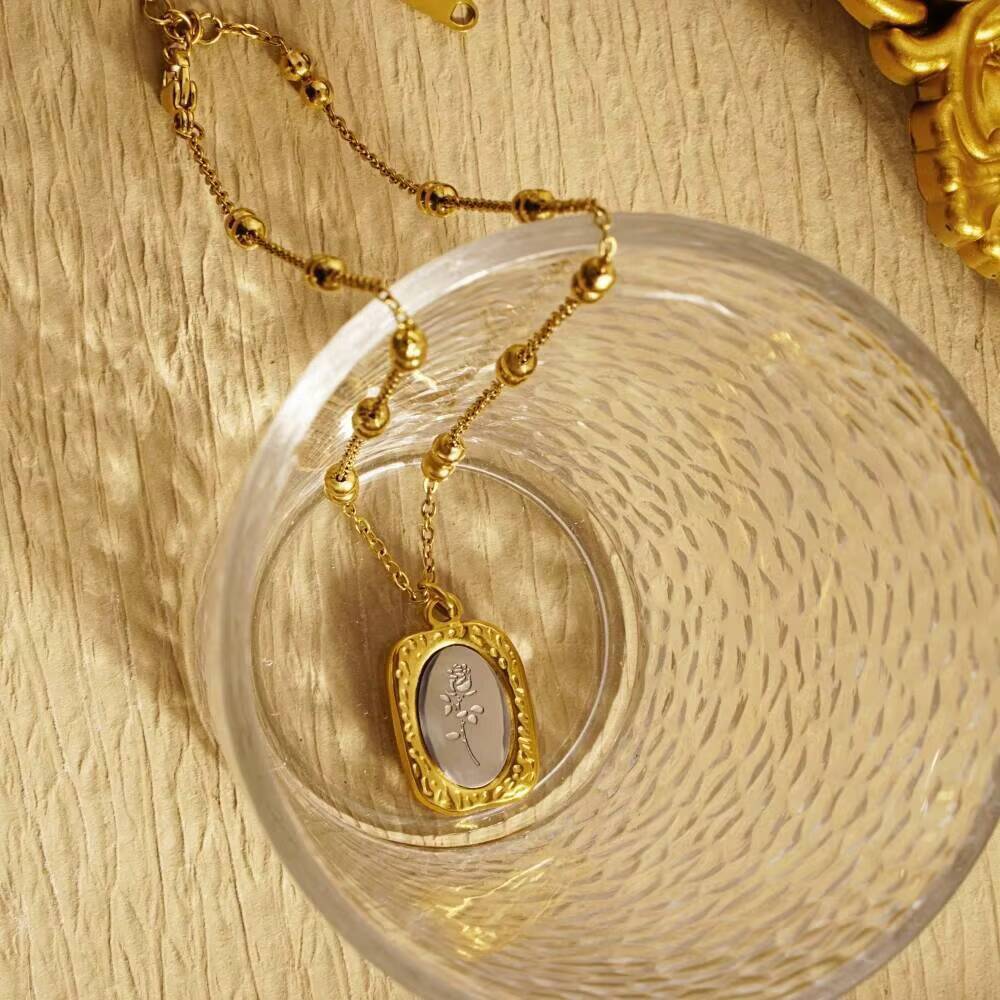 Collier pendentif en acier ino - Coin Necklace Delicate avis et prix